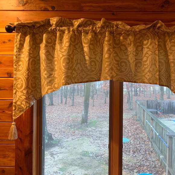 Window Valance - Picture 3 of 4